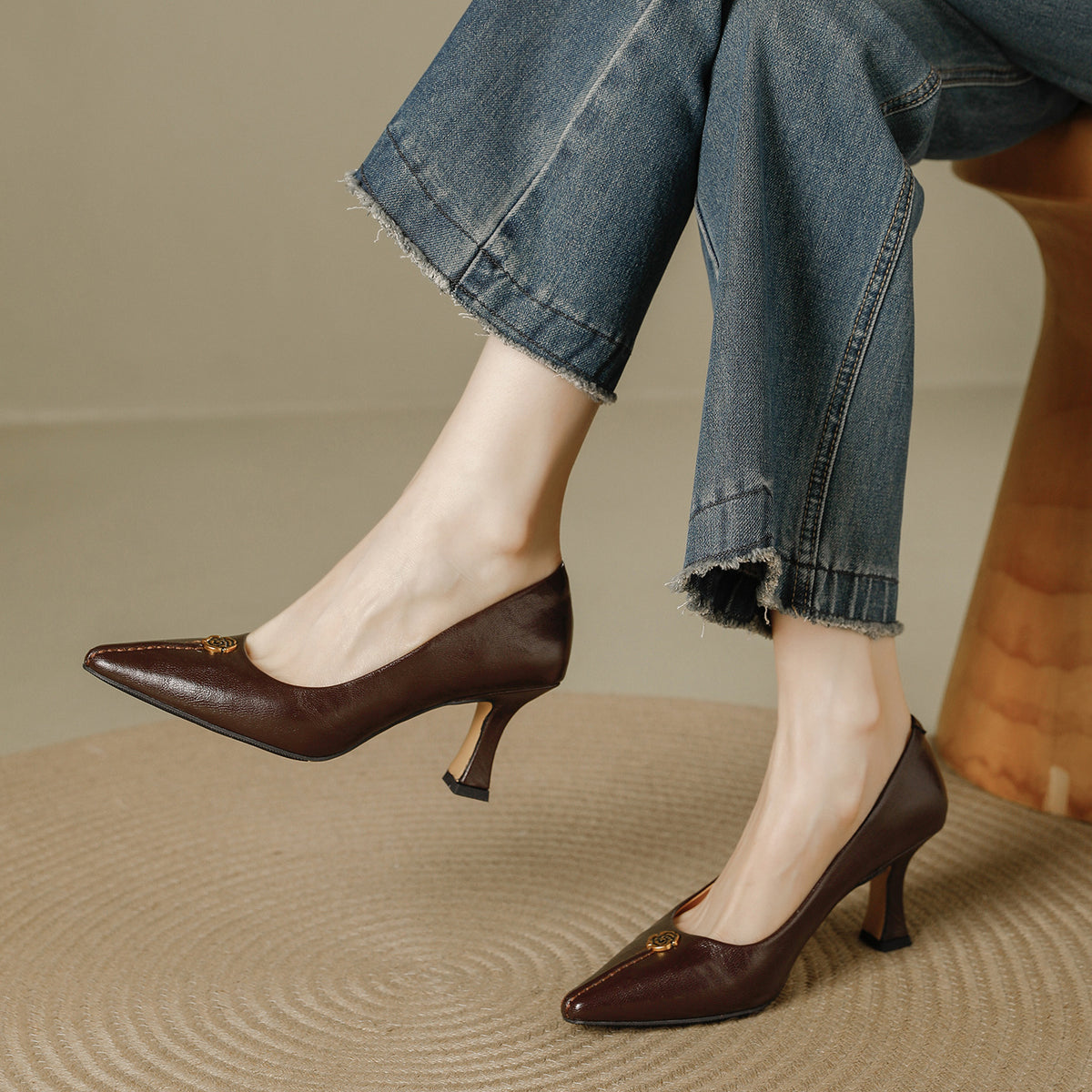 Women's Versatile Retro Pointed Toe Shallow Mouth Commuter Women's Fashion Shoes