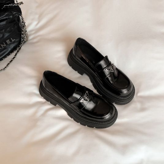 Women's Plus Size Round Head Genuine Triangle Loafers