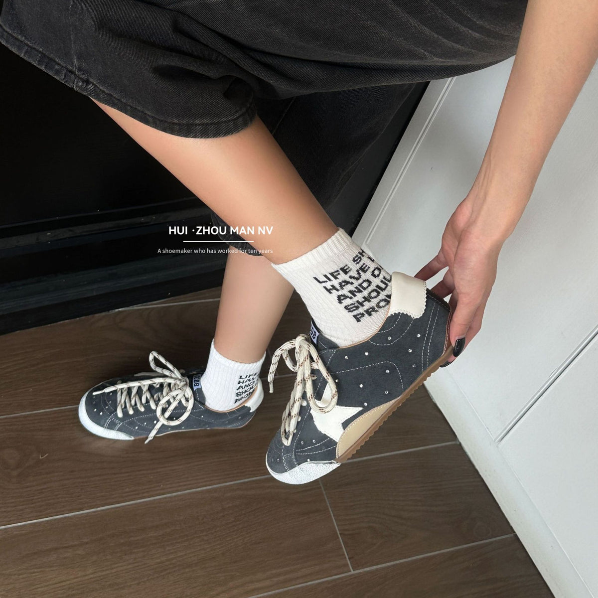 Women's Genuine Retro Black Warrior Star Little Dirty Distressed Hight Increasing Sneakers
