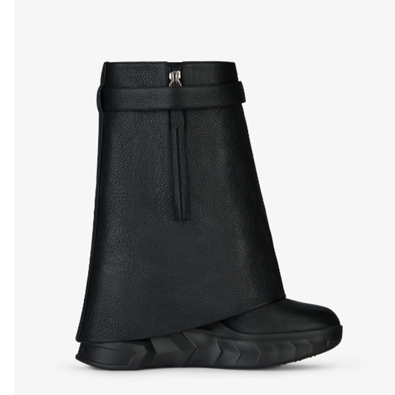 Women's Lock Shark Buckle Plus Size Short Boots