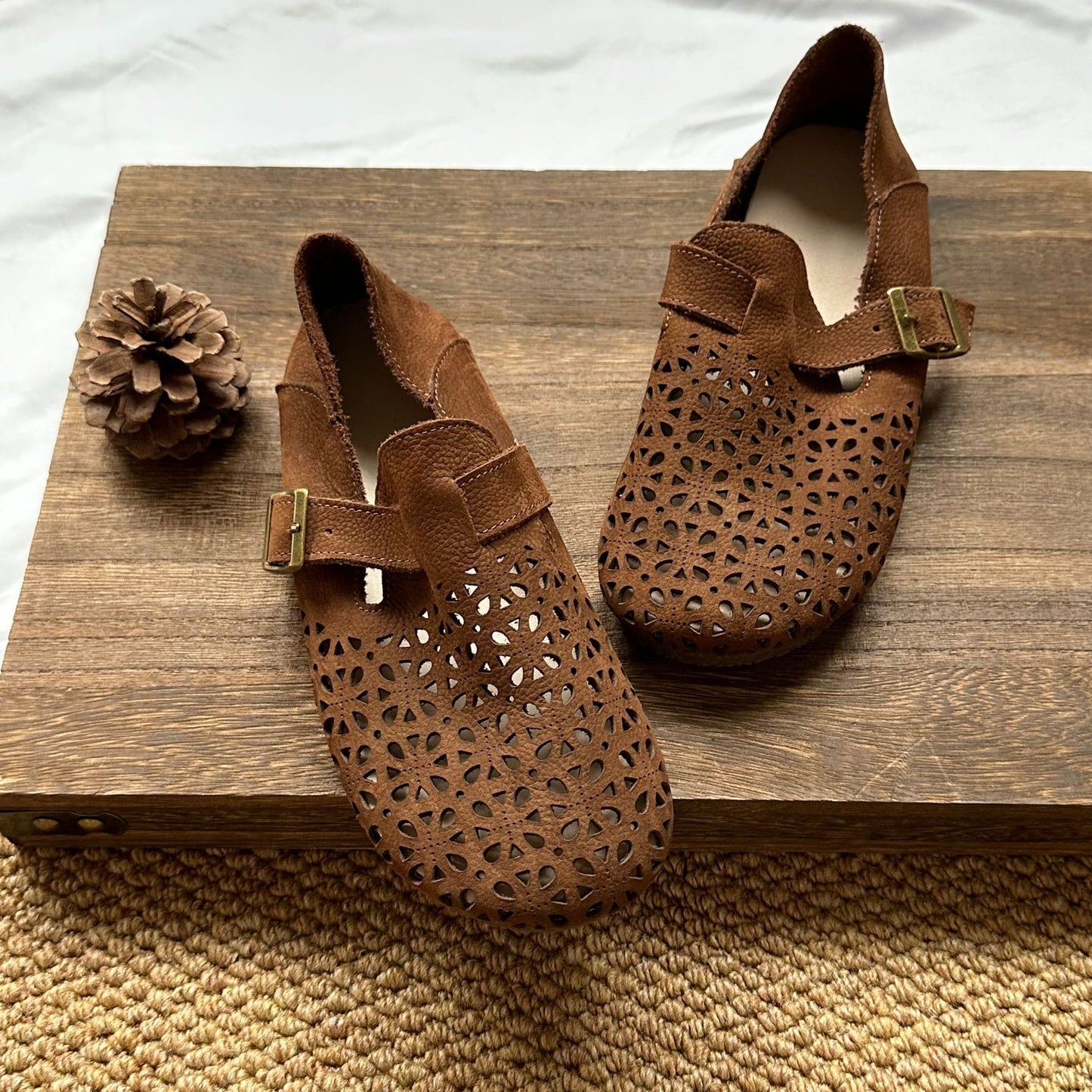 Women's Hollow Out Breathable Flat Genuine Retro Casual Shoes