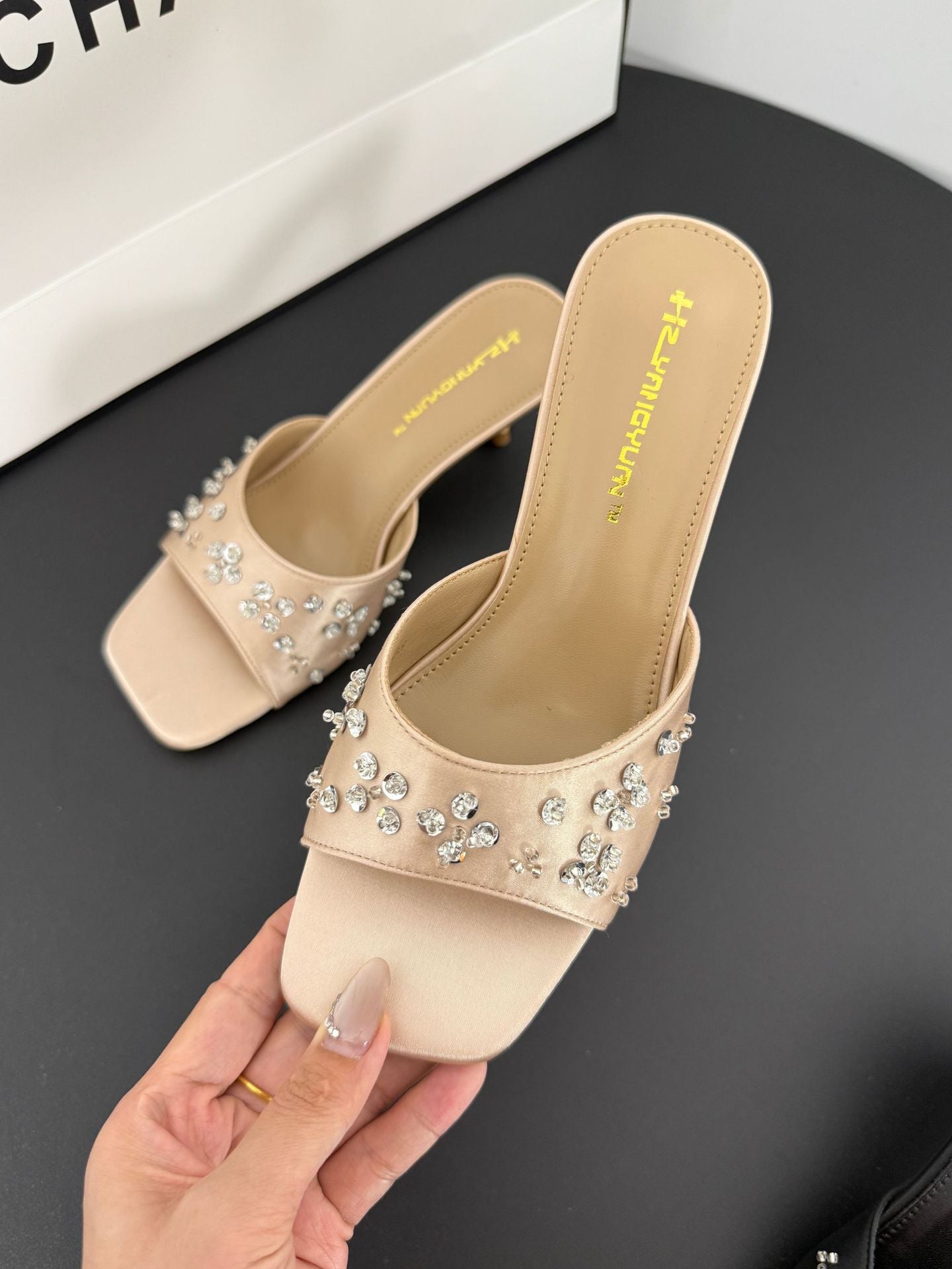 Women's Toe Outer Wear Temperament Petals Rhinestone Heels