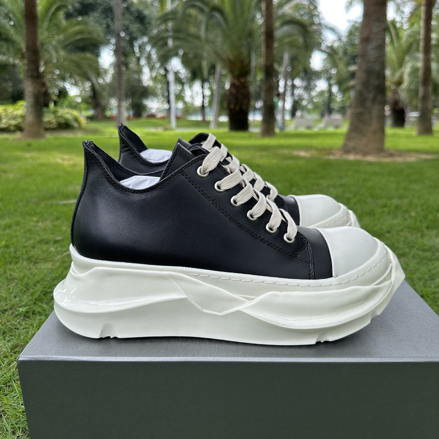 Men's Genuine Lace Up Milk Fragrance Muffin Platform Height Sneakers