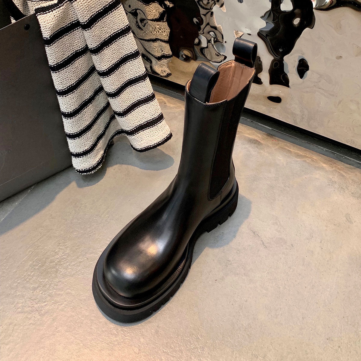 Chelsea Thin Smoke Pipe Platform Ankle Boots