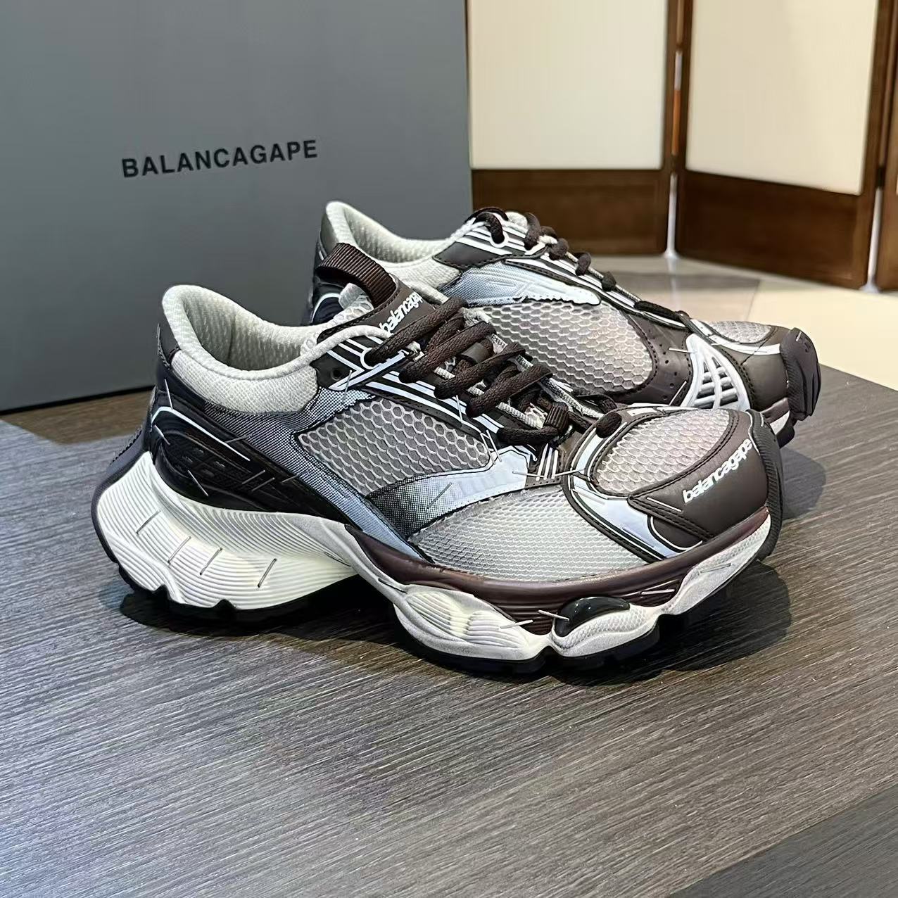 Autumn Stapler Dad Retro Distressed Thick Bottom Sneakers