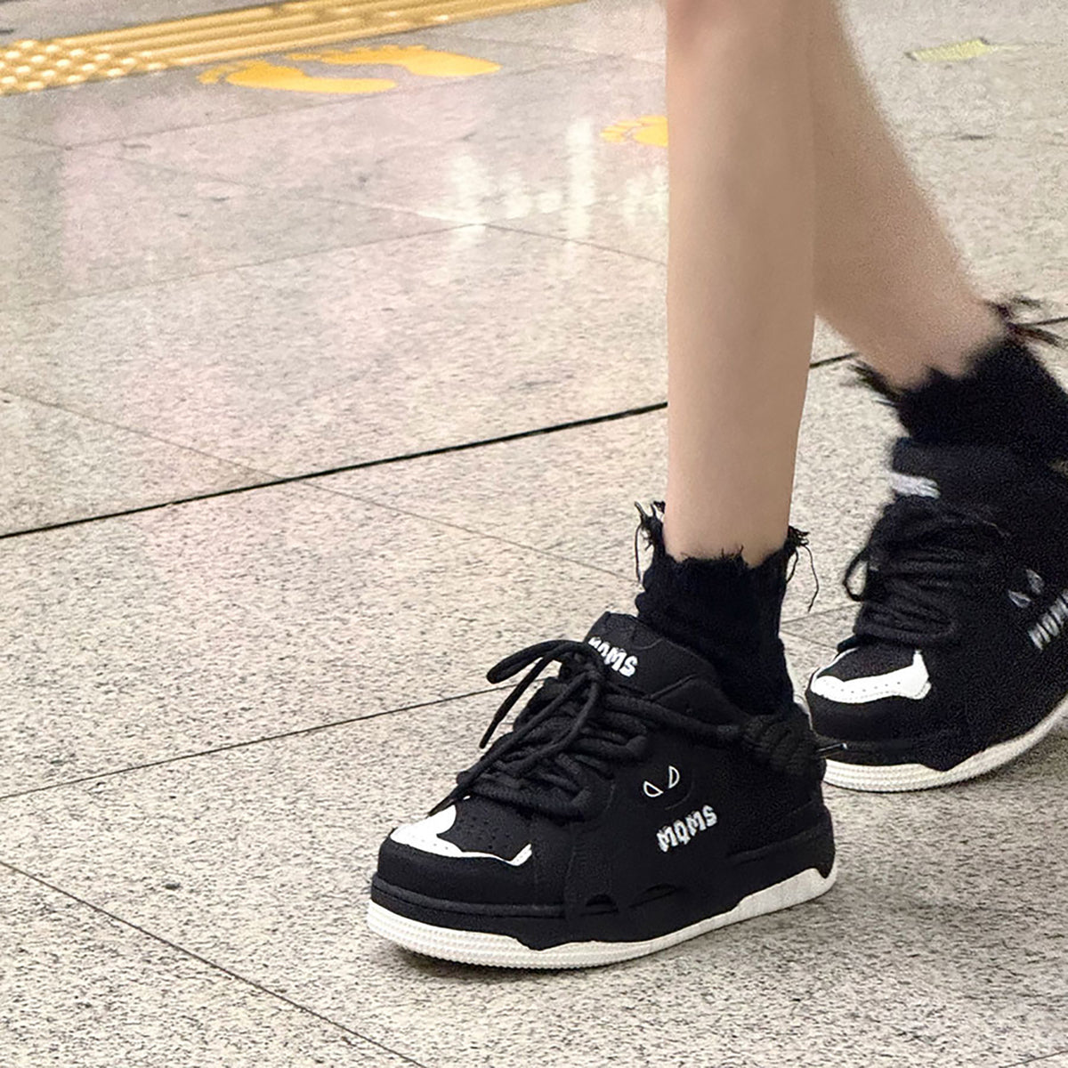Women's & Men's Trendy Cool Bat Black Youth Bread Sneakers