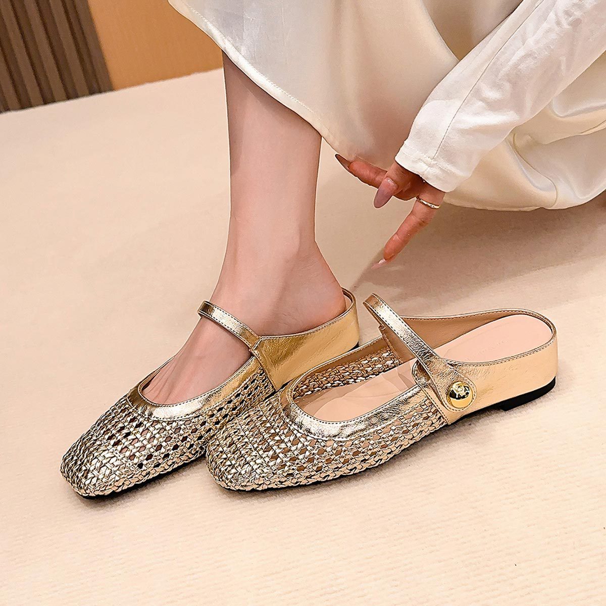 Women's Toe Woven Hollowed Breathable Height Increasing Insole Back Open Flat Women's Fashion Shoes