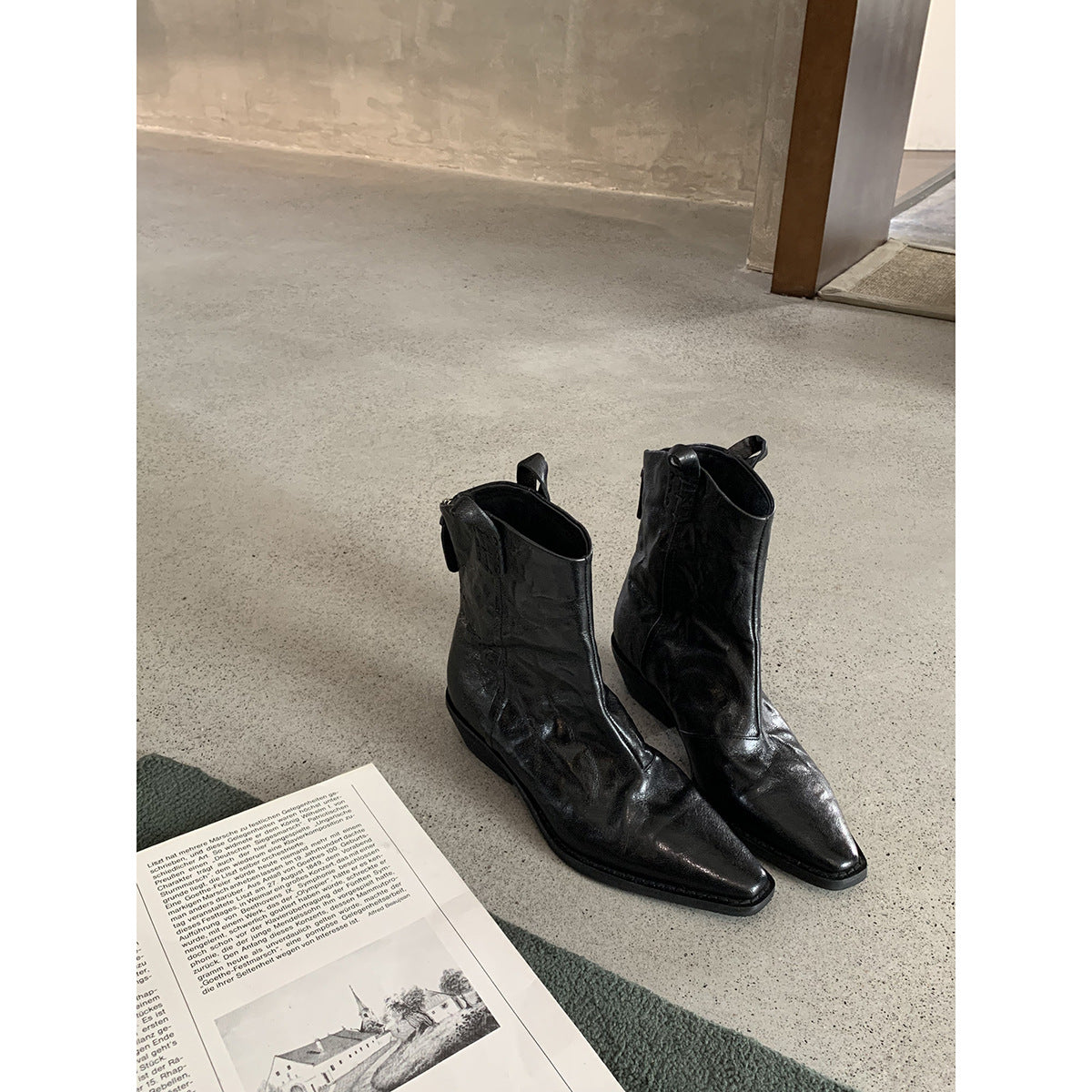 Women's Mom Fashionable Pointed Toe V-shaped Mouth Retro Heels
