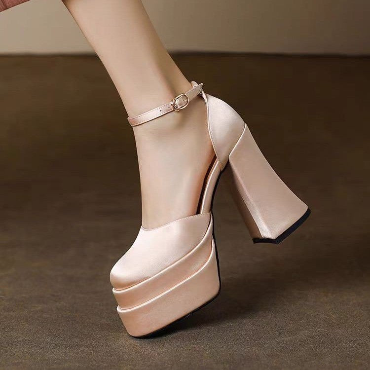 Main Wedding Dress Artifact Small Chunky Heels