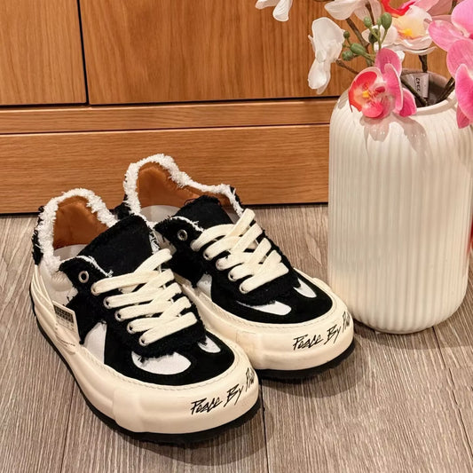 Classic Black White Trend Nougat Snowflake Crisp Sneakers