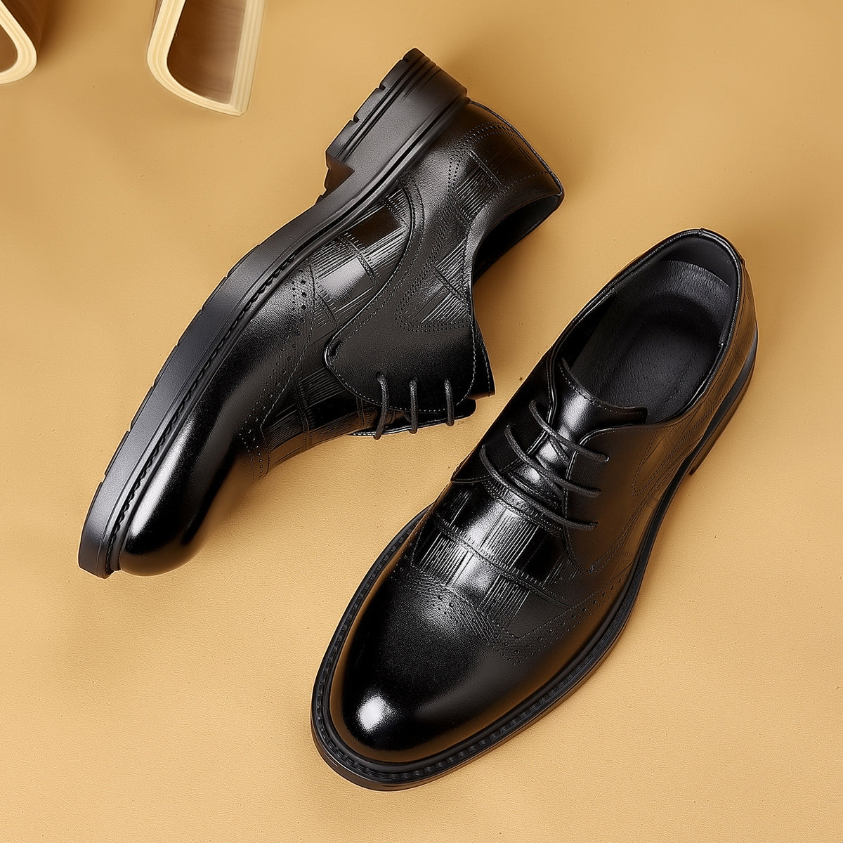 Men's Formal Wedding Embossed Brogue Cowhide Men's Shoes