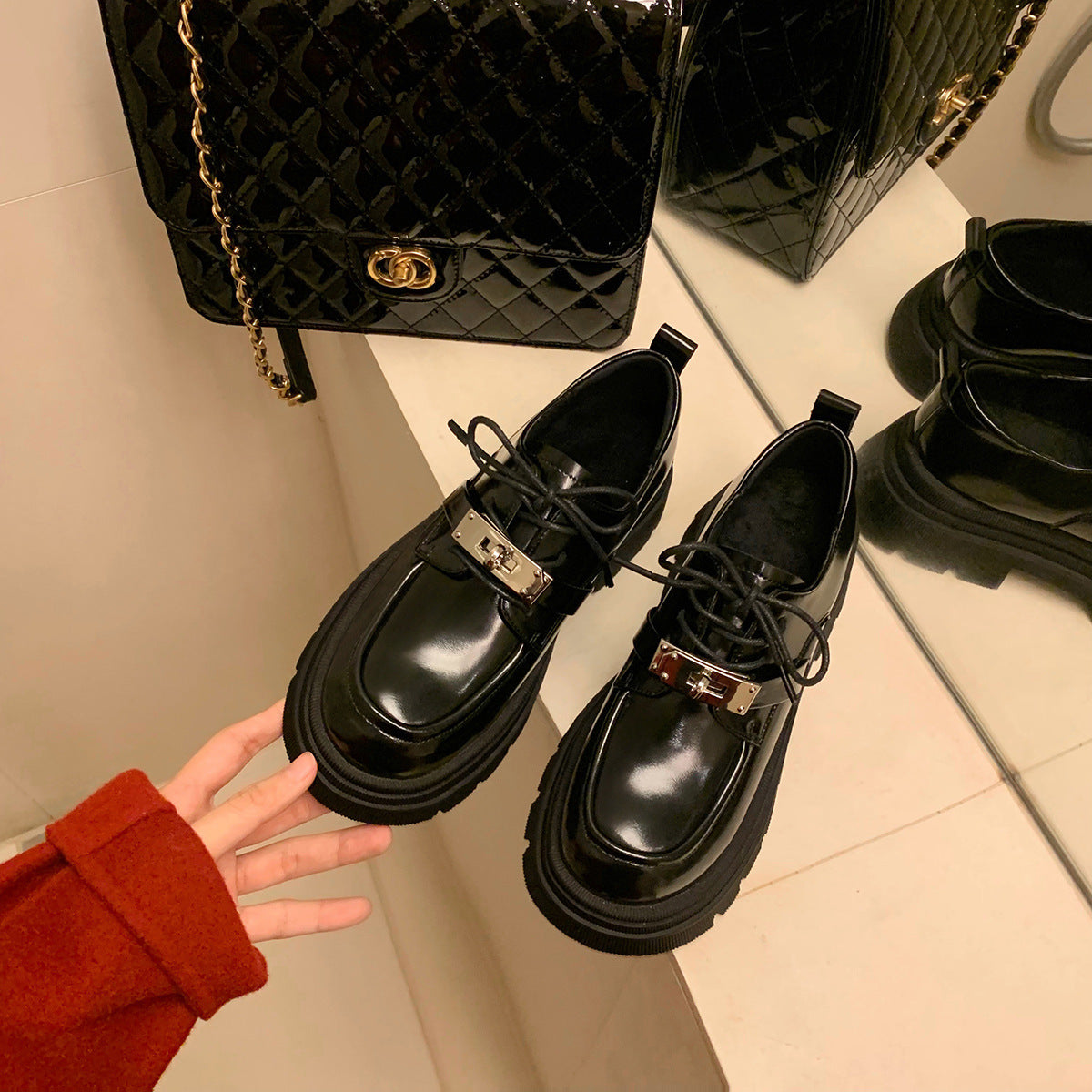 Burke Road Lock Round Toe Platform Casual Shoes
