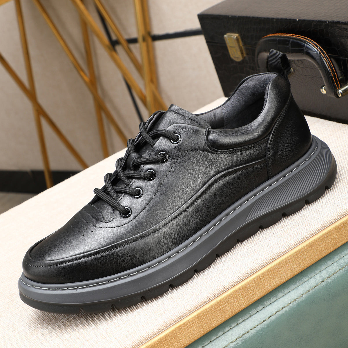 Men's Spring First Layer Cowhide Breathable Lightweight Solid Platform Soft Surface Men's Board Shoes