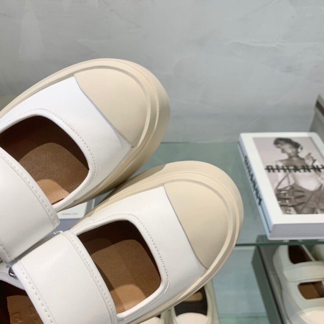 Women's Big Toe Strap Flat Magic Stick Canvas Shoes