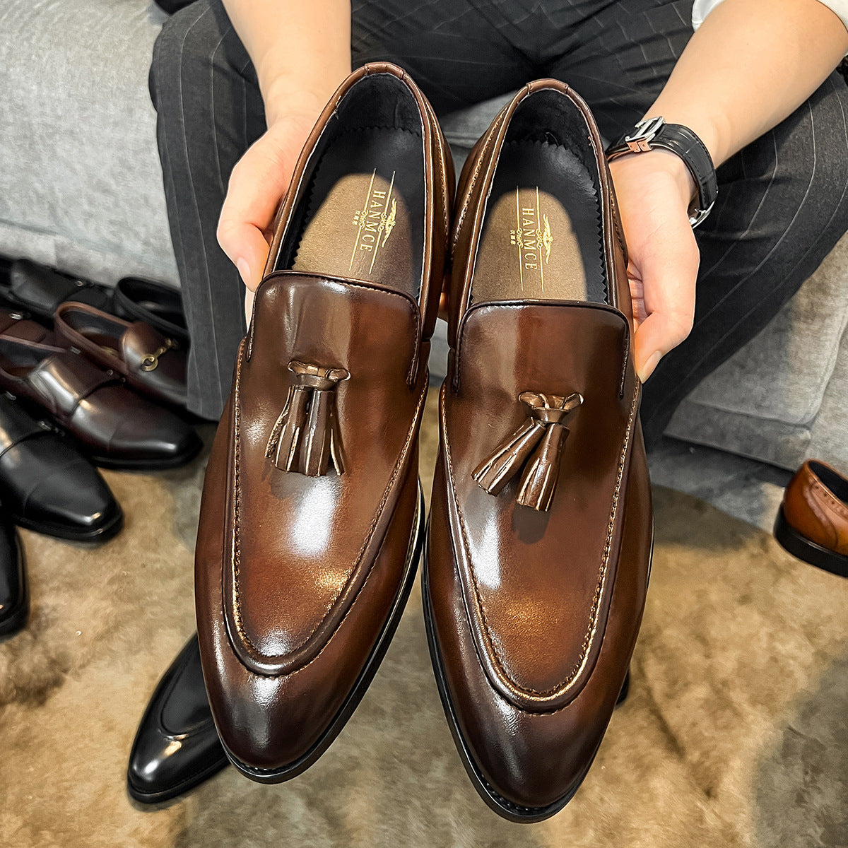 Men's One-piece Korean Style Business Pointed Tassel Leather Shoes