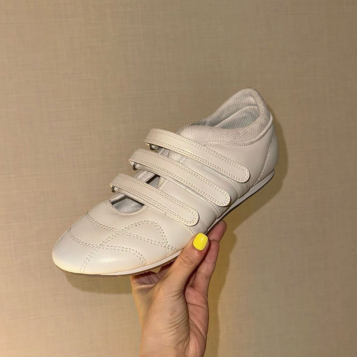 Women's Sheepskin Version Korean Style Velcro Flat Round Toe Casual Shoes