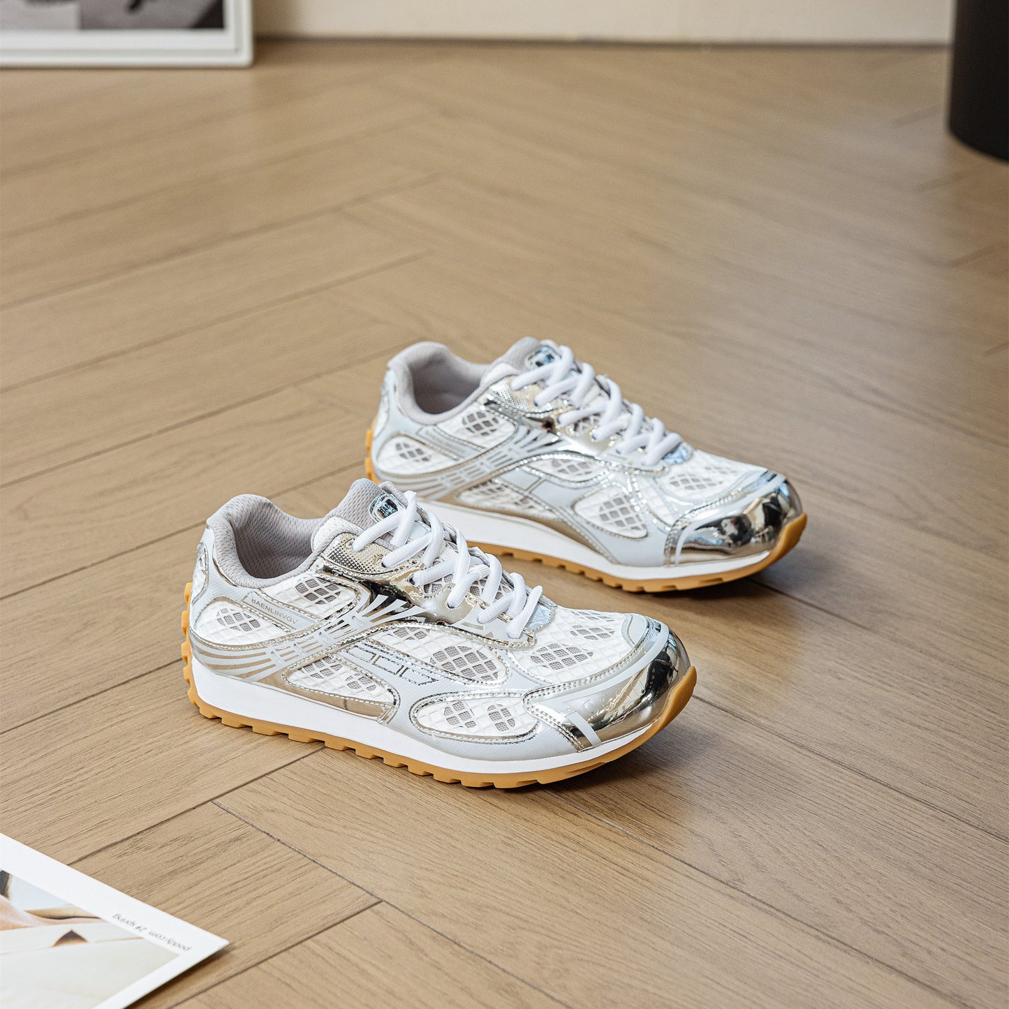 Yu Tong Daddy Color Matching Low Top Sneakers