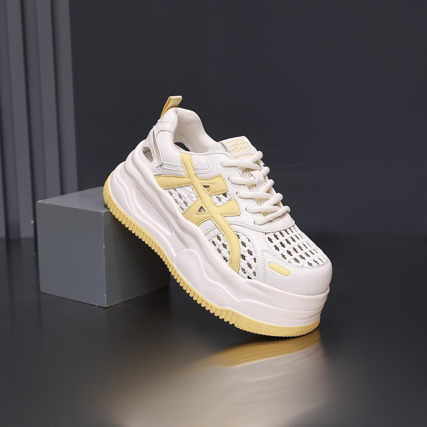 Women's Summer Hollow Mesh Surface Breathable Platform Sneakers