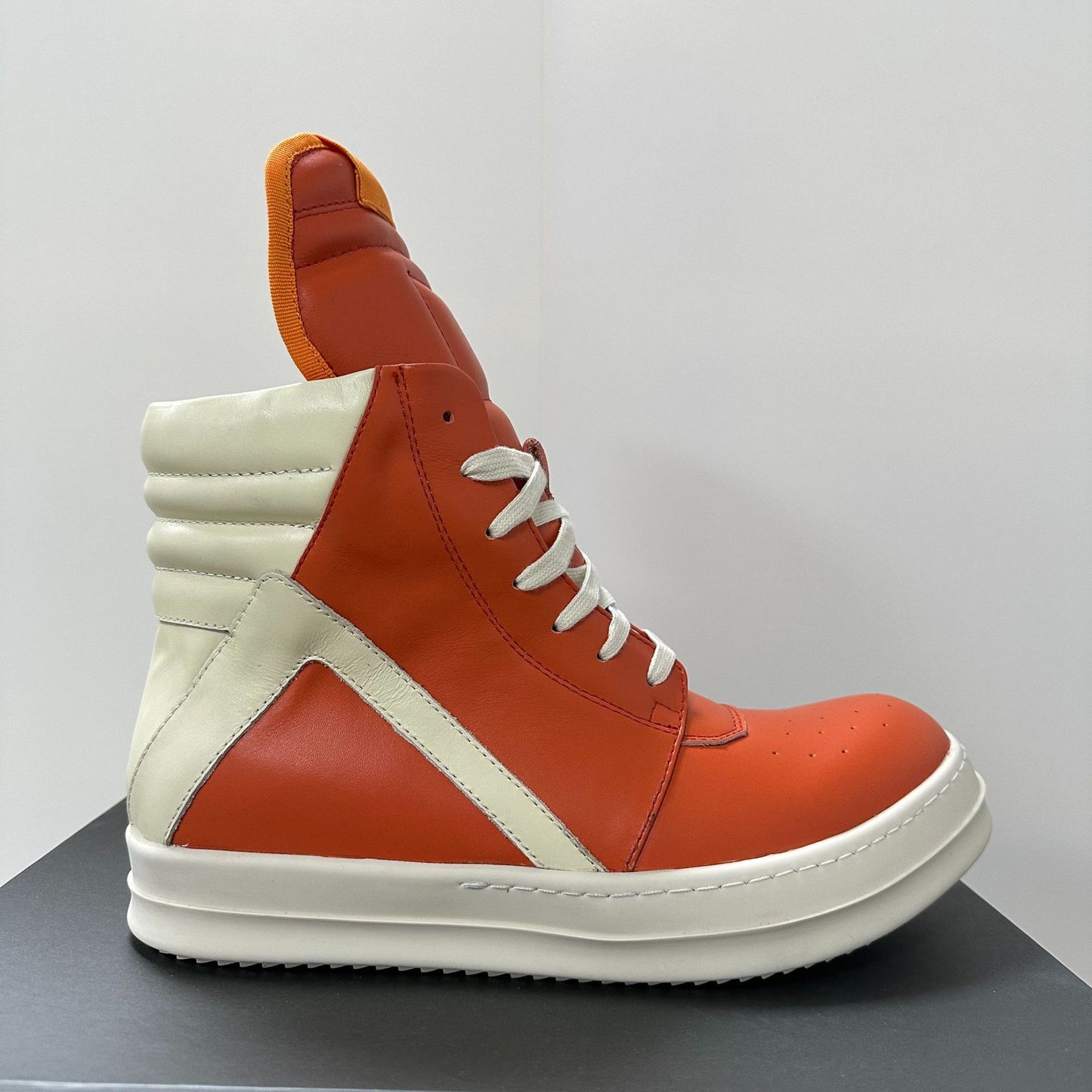 Triangle Genuine Main Line Thick Bottom Dark High Sneakers