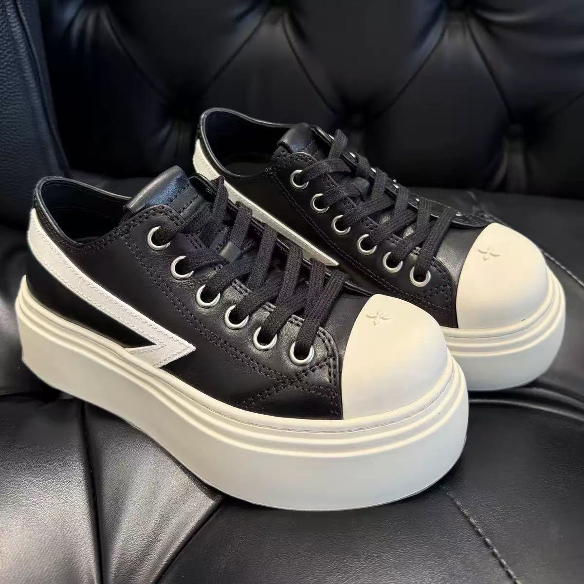 Women's Meteor Retro Destroyed Distressed Little Dirty Casual Shoes