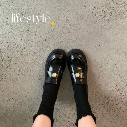 Women's Of Flower Small Gold Coin Buckle Loafers