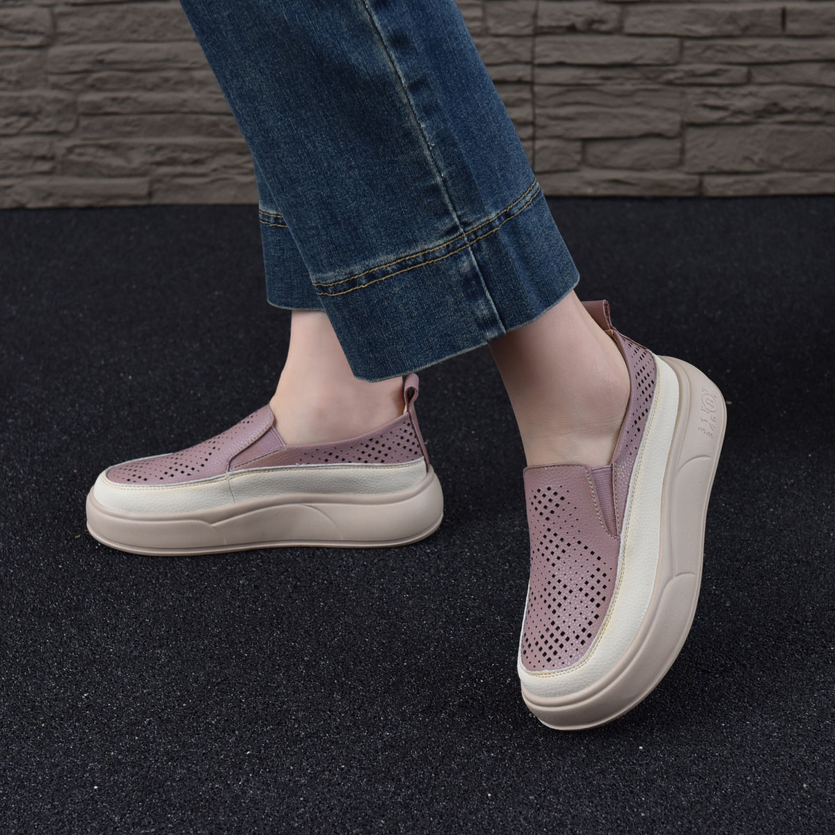 Women's Hole For Summer Soft Bottom Retro Rocking Height Increasing Lightweight Women's Casual Shoes