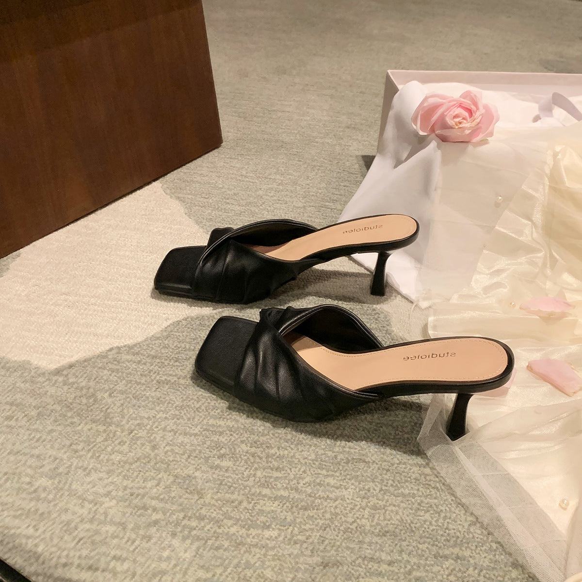 Fashion French Square Head Pleated Word Heels