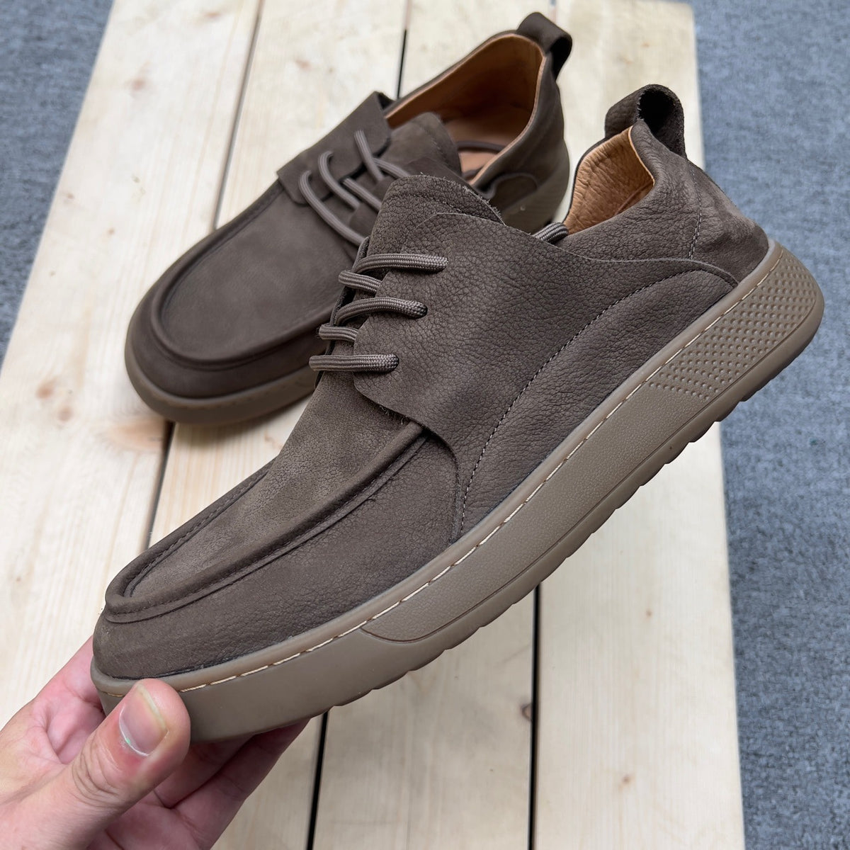 Men's Cowhide Soft Bottom Retro Style Versatile Men's Casual Shoes