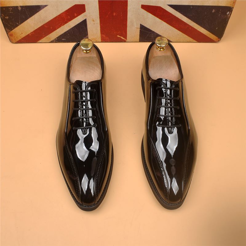 Men's Formal British Style Retro Breathable Wedding Leather Shoes