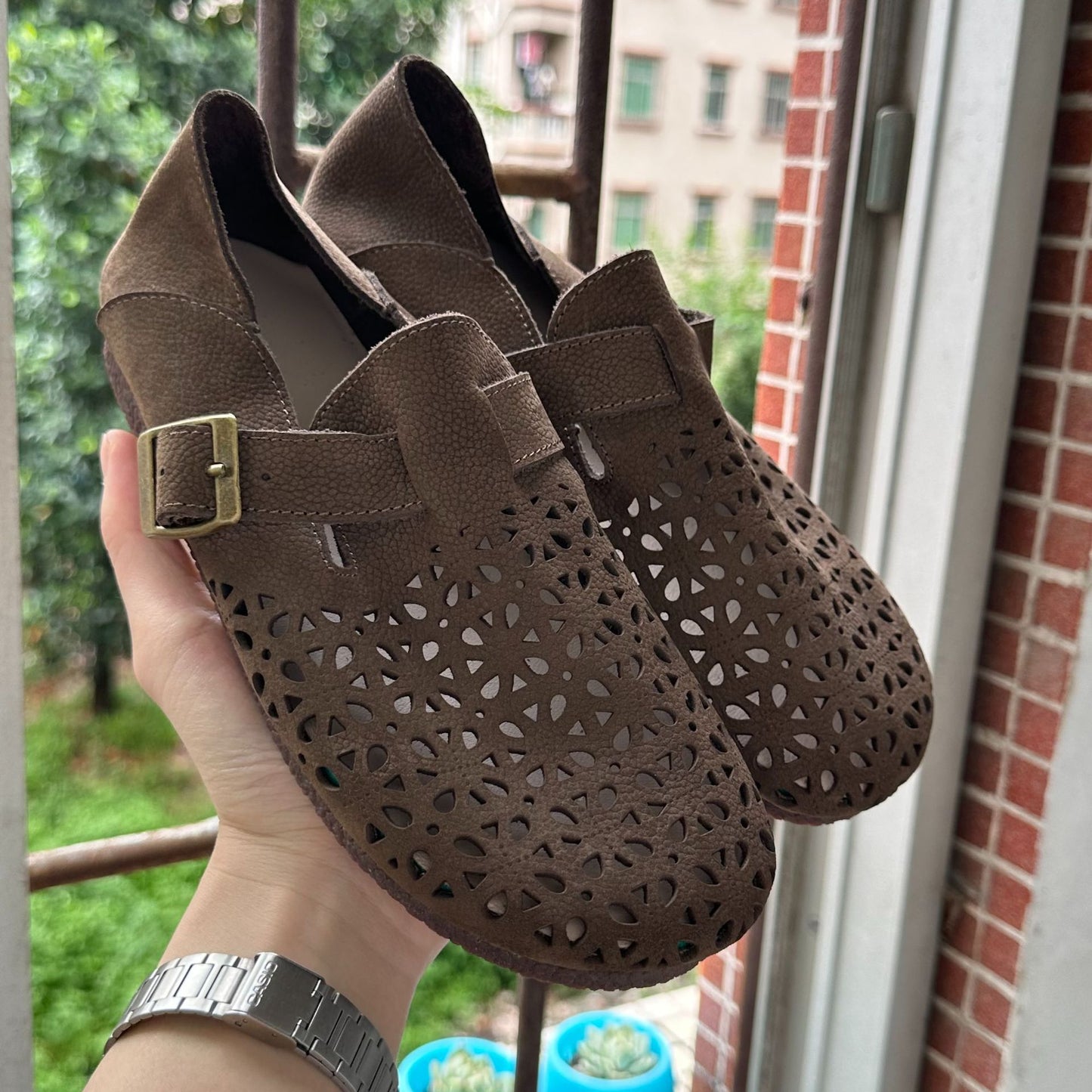 Women's Hollow Out Breathable Flat Genuine Retro Casual Shoes