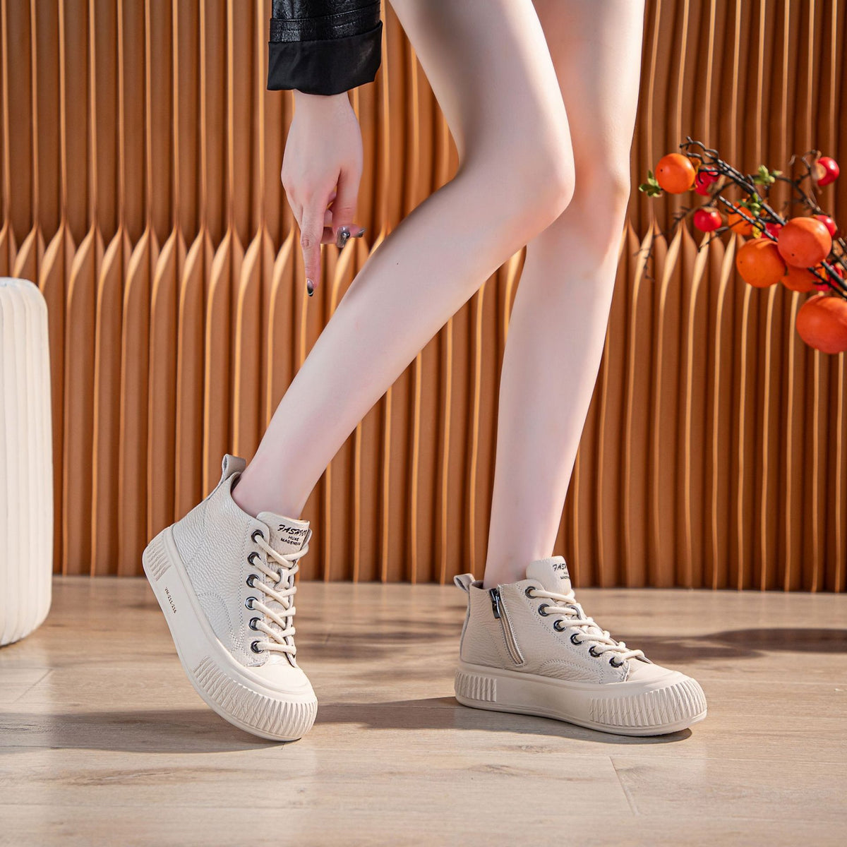 Women's Cowhide Platform Four Biscuit Shape Comfortable Women's Casual Shoes
