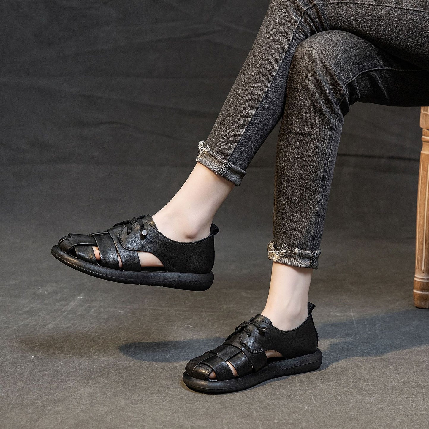 Women's Layer Cowhide Flat Retro Style Single Outer Sandals