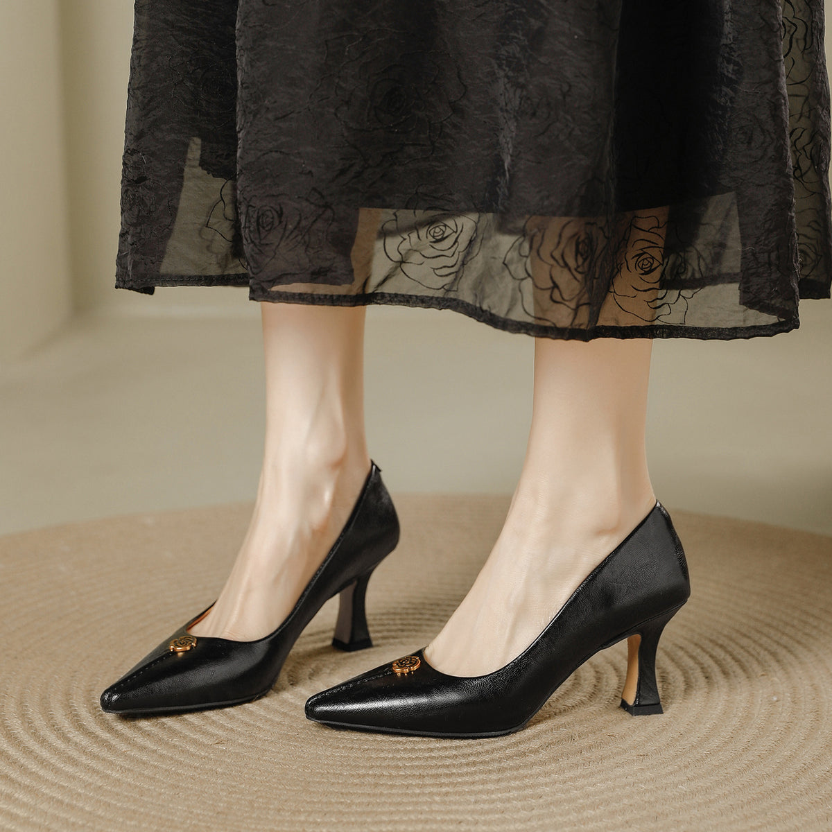 Women's Versatile Retro Pointed Toe Shallow Mouth Commuter Women's Fashion Shoes