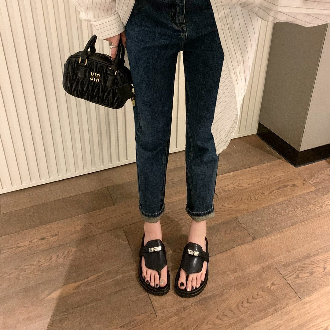Women's Classic Engraved Lock Thick Bottom Toe Flip-flops Slippers