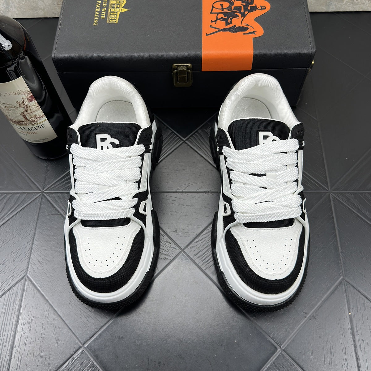 Men's Thick Bottom Inner Height Increasing Board Super Popular Bread Men's Casual Leather Shoes