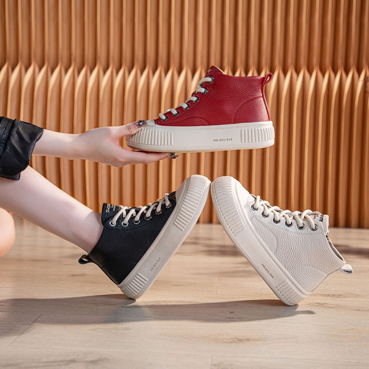 Women's Cowhide Platform Four Biscuit Shape Comfortable Women's Casual Shoes