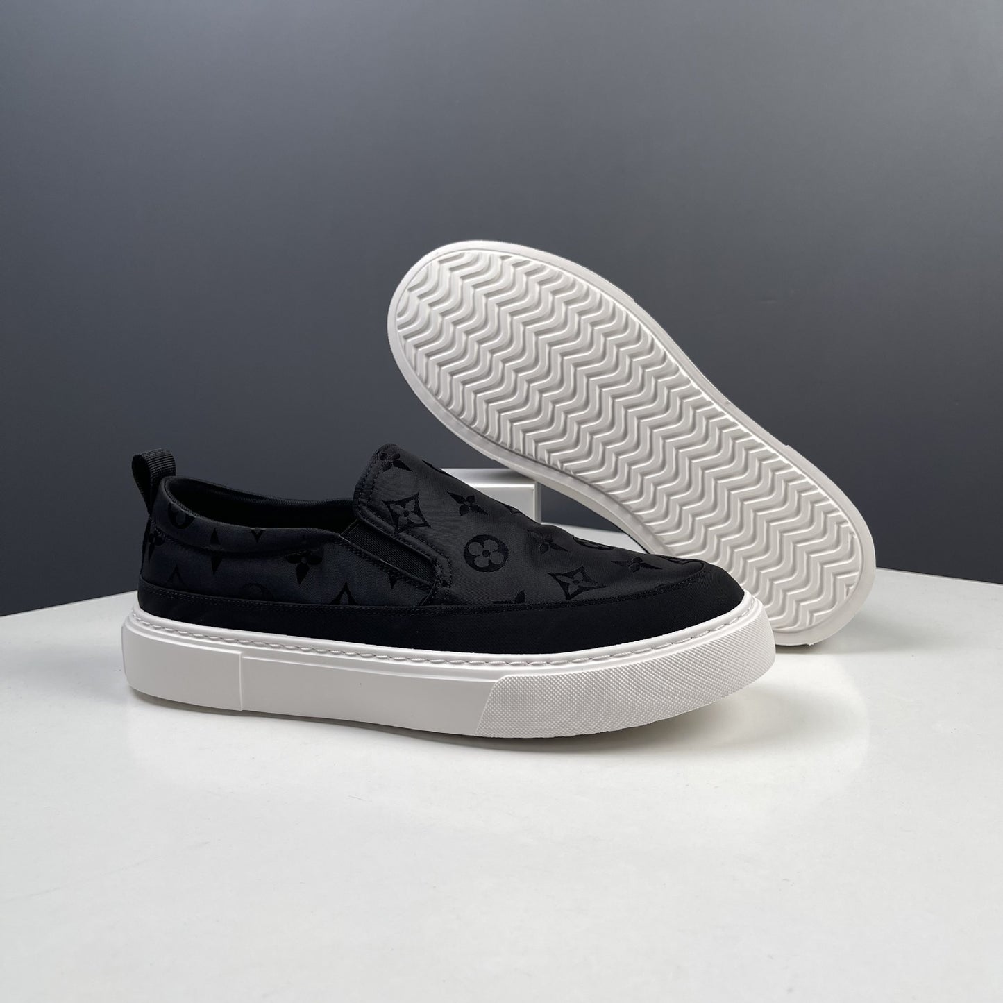 Men's Ice Silk Breathable Black Board Slip-on Casual Shoes