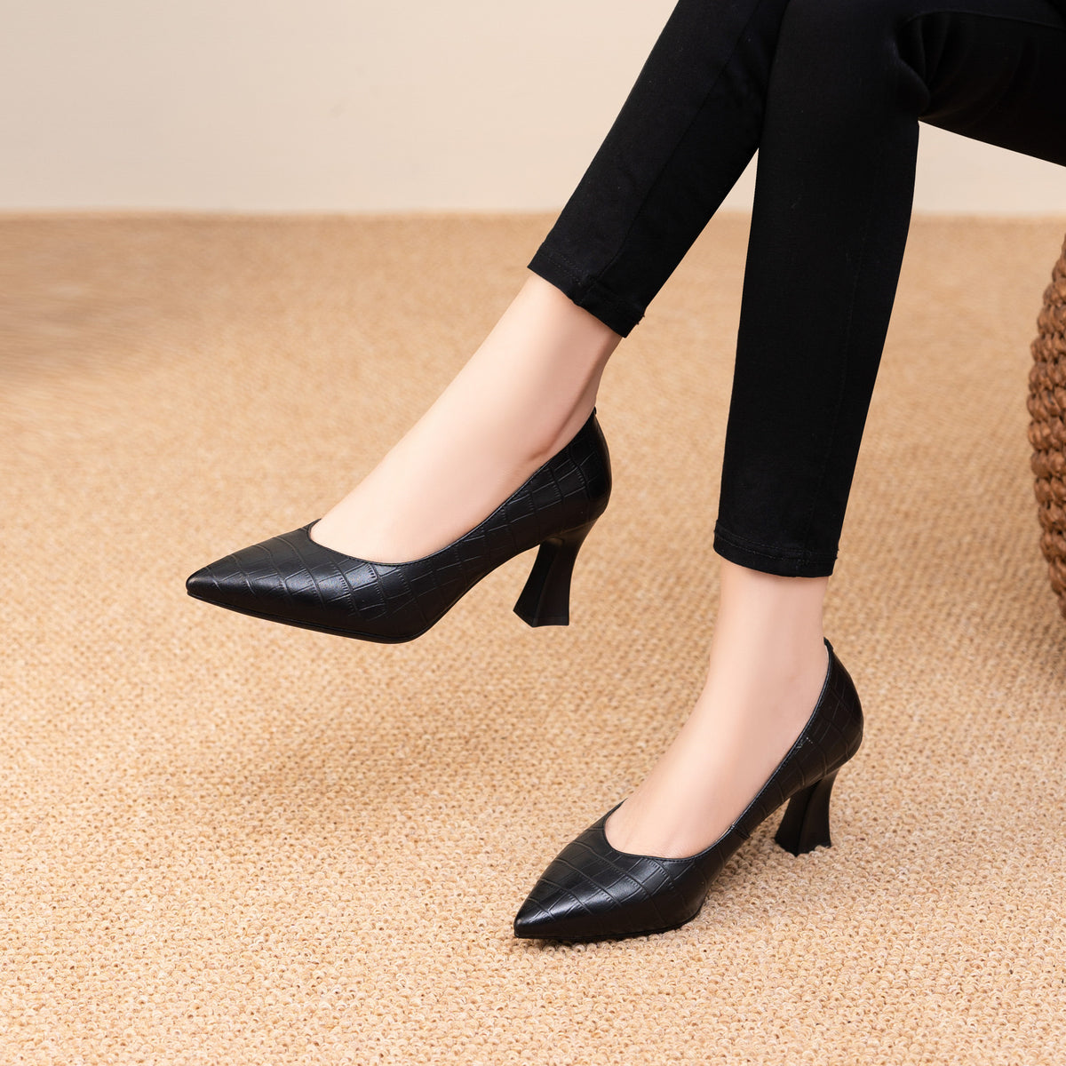 Women's Early Spring Shallow Mouth Elegant Pointed High Soft Women's Shoes