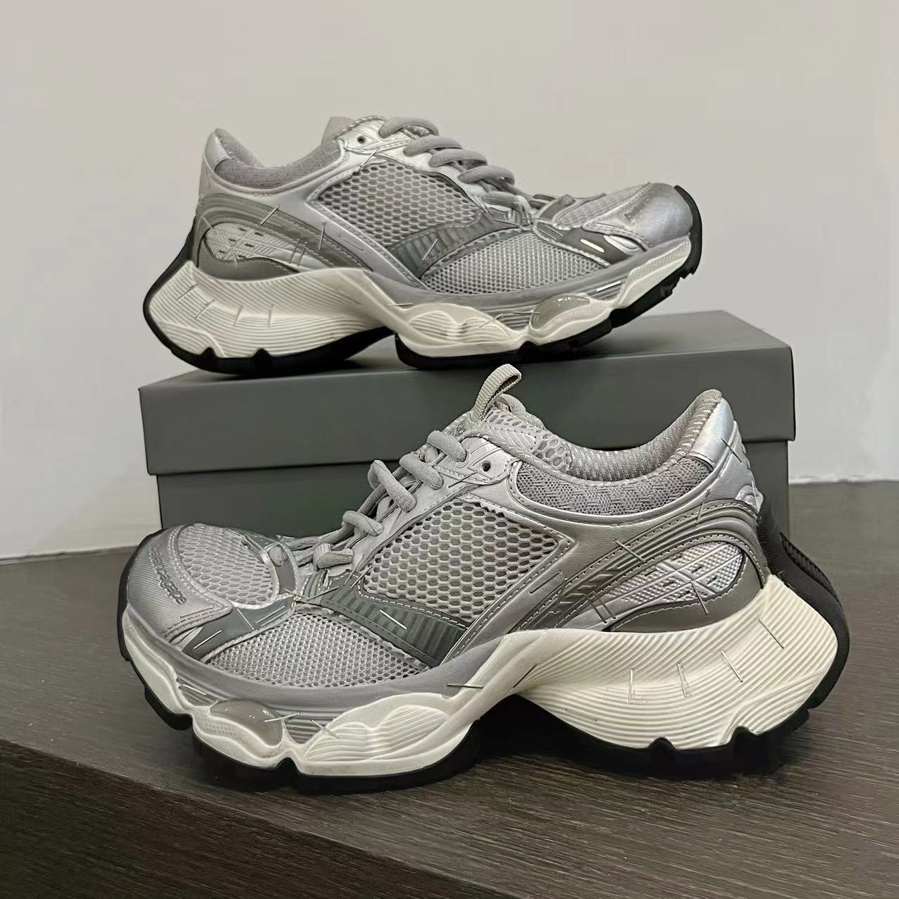 Autumn Stapler Dad Retro Distressed Thick Bottom Sneakers
