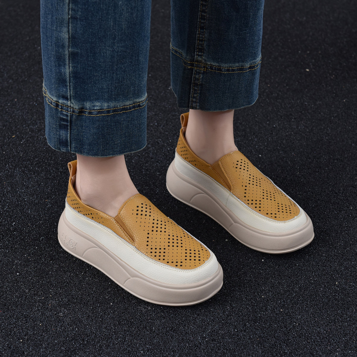 Women's Hole For Summer Soft Bottom Retro Rocking Height Increasing Lightweight Women's Casual Shoes