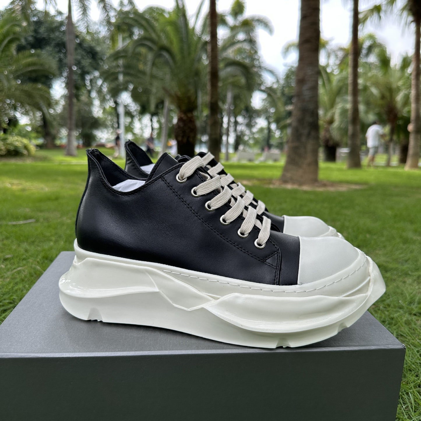 Men's Genuine Lace Up Milk Fragrance Muffin Platform Height Sneakers