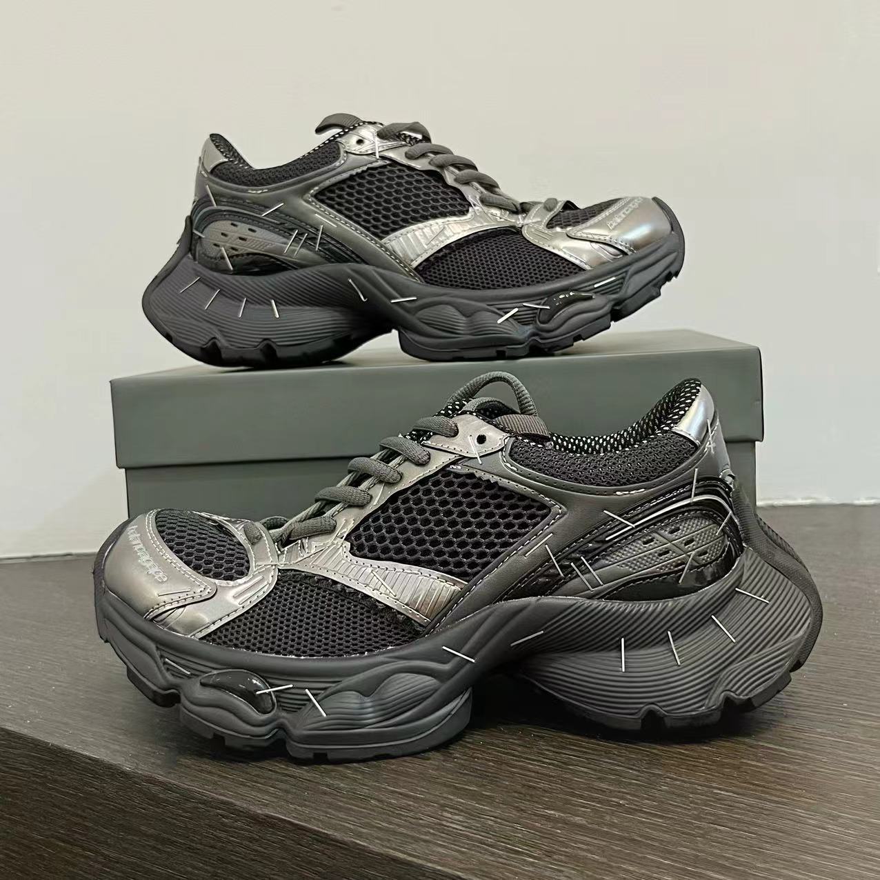 Autumn Stapler Dad Retro Distressed Thick Bottom Sneakers