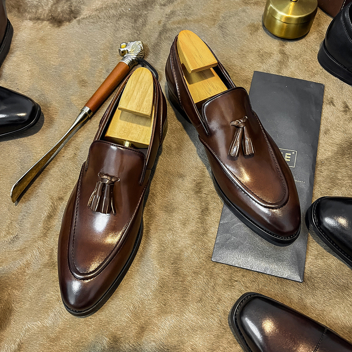 Men's One-piece Korean Style Business Pointed Tassel Leather Shoes