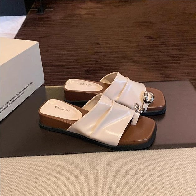 Buckle Pleated Wide Word Toe Covering Slippers
