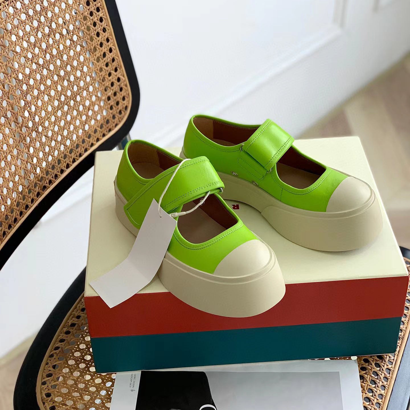 Women's Big Toe Strap Flat Magic Stick Canvas Shoes