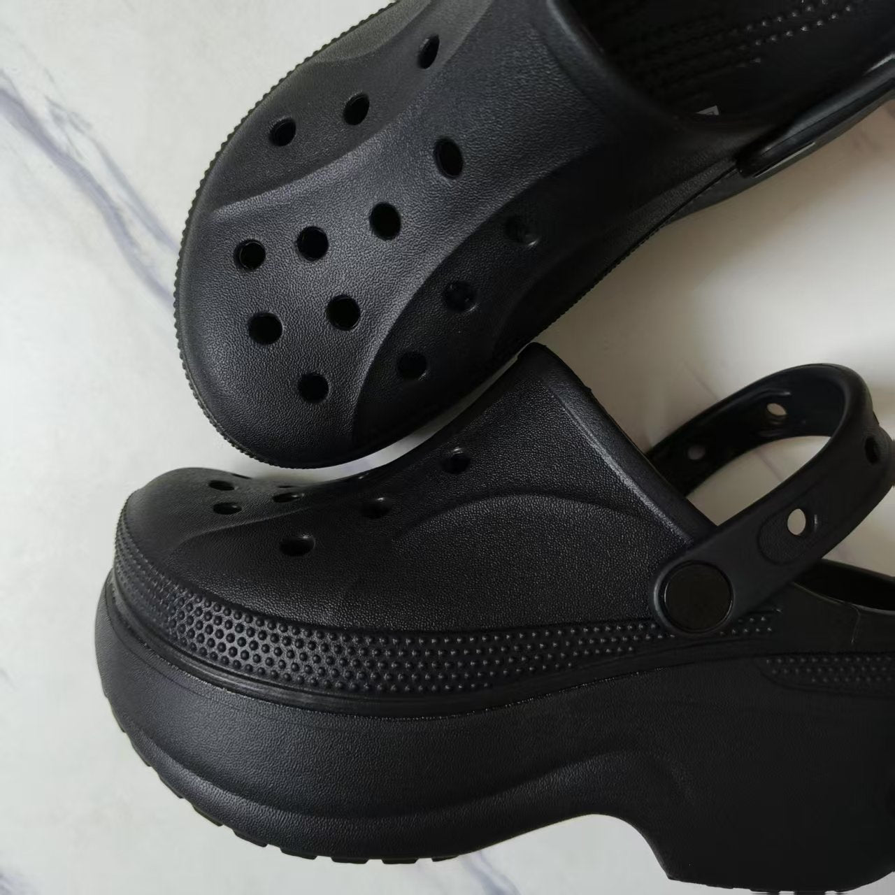 Women's Bella Hole Beach Toe Box Raise Sandals