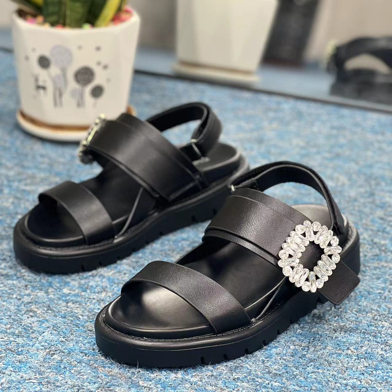 Women's Simple Drill Buckle Design Wide Strap Sandals