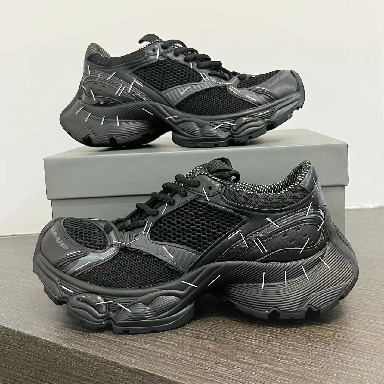 Autumn Stapler Dad Retro Distressed Thick Bottom Sneakers