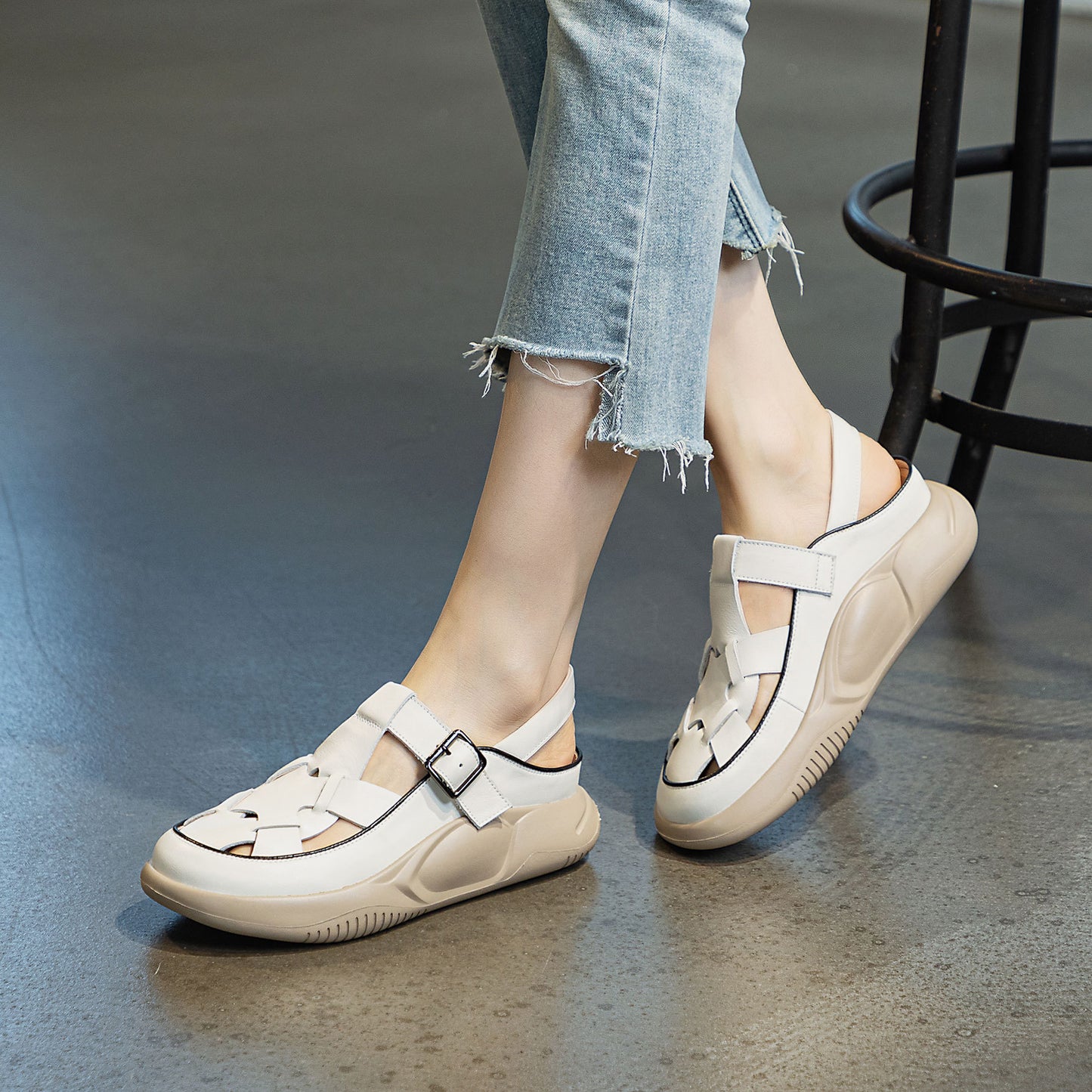 Layer Cowhide Summer Sports Closed Toe Sandals