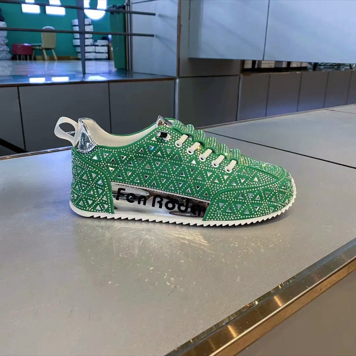 Men's Slip-on Trendy Skate Rhinestone Cloth Surface Sneakers